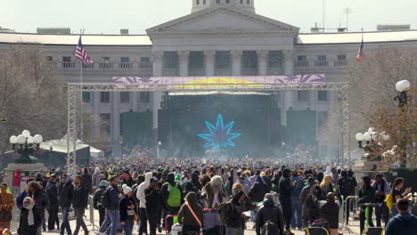 Big-crowd-at-Denver-Civic-Center-Park-celebrating-Mile-High-420-festival,-slomo