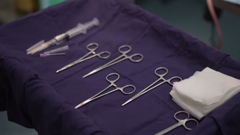 Arztwerkzeuge-Im-Operationssaal,-Arztscheren-Im-Operationssaal,-Operationsklinik