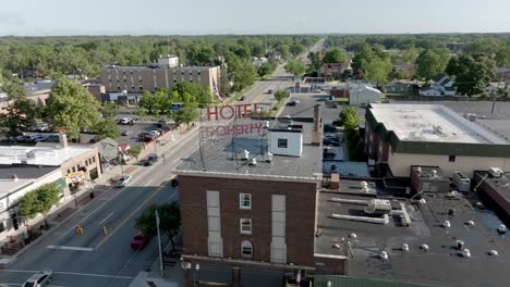 Doherty-Hotel-sign-on-top-of-hotel-in-Clare,-Michigan-with-drone-video-pulling-back
