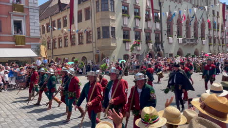 Knights-and-musicians-at-the-Parade-at-the-Landshut-wedding,-a-historical-celebration-of-1475-that-is-reenacted-every-4-years,-Landshut,-Germany