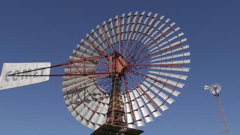 Größte-Alte-Historische-Windmühle-In-Der-Australischen-Outback-Stadt-Penong
