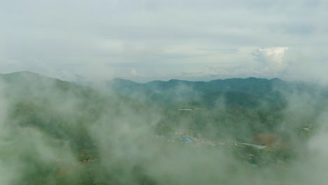Imágenes-Aéreas-De-Naturaleza-Cinematográfica-De-4k-De-Un-Dron-Volando-Sobre-Las-Hermosas-Montañas-De-Mon-Jam-Junto-A-Chiang-Mai,-Tailandia-En-Un-Día-Soleado