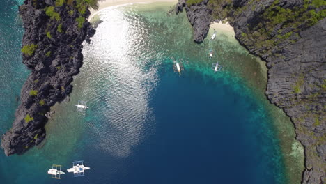 Einzigartiger-Luftblick-über-Eine-Wunderschöne-Lagune-Auf-Den-Philippinen