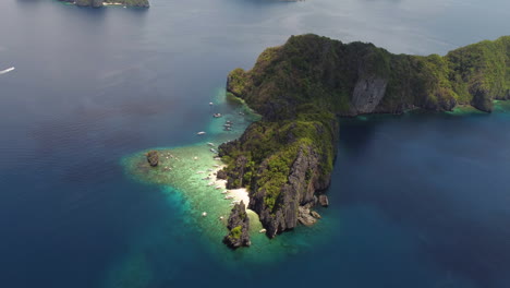 Alquiler-De-Barcos-En-Bangka-A-Una-Hermosa-Playa-De-Arena-En-Una-Isla-Filipina