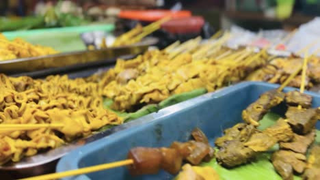 Indonesisches-Streetfood-Namens-Angkringan,-Javanesisches-Spezialessen