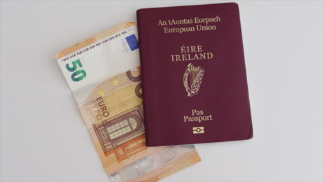 50€,-Pasaporte-Irlandés-Y-Llaves
