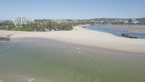 Maroochydore-Beach-In-Queensland,-Australia----aerial-pullback