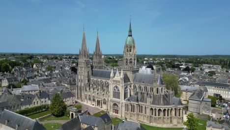 Bayeux-cathedral-France-slow-panning-drone,-aerial-4K-footage-Cathedral-Basilica-of-Our-Lady-of-Bayeux