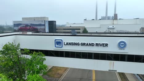 Lansing-Grand-River-Es-Una-Planta-De-Ensamblaje-De-General-Motors-Que-Produce-Automóviles-Cadillac-Ct4-v-Y-Camaros