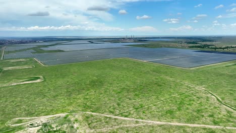 Wide-shot-of-huge-solar-farm