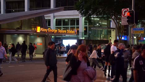 Large-swarms-of-people-crossing-the-road-on-Albert-and-Adelaide-street-in-Brisbane-city-between-King-George-Square-busway-station-and-Queen-street-mall-in-the-evening,-static-shot