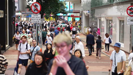 Static-shot-of-a-street-where-cars-are-not-permitted-in-Hong-Kong
