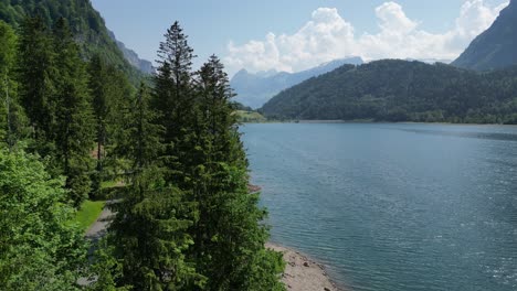 Filmischer-Blick-Auf-Die-Natürliche-Schönheit-Der-Schweiz,-Aufgenommen-Mit-Einer-Drohne