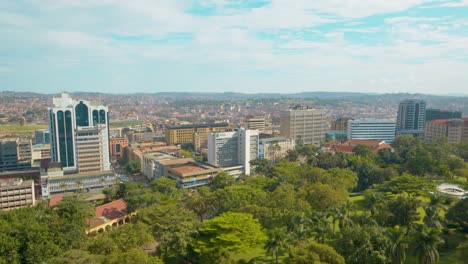 Bullicioso-Paisaje-Urbano-En-El-Centro-De-Kampala-En-Uganda