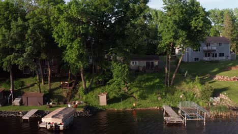 Low-aerial-dolly-shot-across-lakefront-houses-in-Minnesota