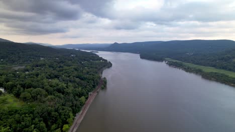 aerial-push-down-the-hudson-river-near-highland-falls-ny,-new-york