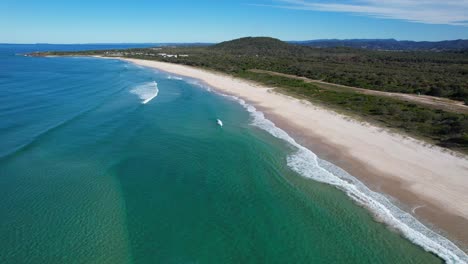 Picturesque-View-of-Maggies-Beach,-Cabarita,-Northern-Rivers,-Tweed-Shire,-Bogangar,-New-South-Wales,-Australia,-Aerial-Pull-Back