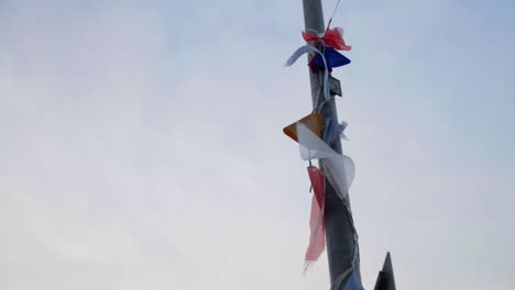Close-up-shot-of-bunting-wrapped-around-a-lamppost