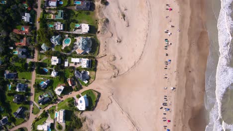 Drone-shot-from-above-of-a-beach-in-Cariló,-Argentina