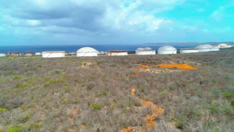 4k-Aerial-reveal-of-oil-storage-tanks-and-silos,-Bullenbaai-Oil-Terminal-in-Curacao