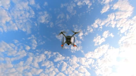 Zeitlupenaufnahmen-Einer-Drohne,-Die-In-Der-Luft-Schwebt