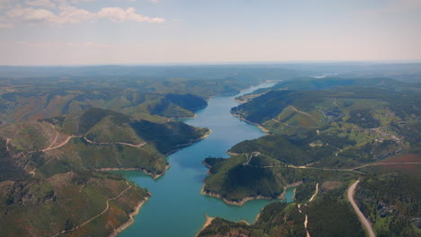 Zezere-Fluss-In-Zentralportugal,-Sehr-Lange-Drohnenaufnahme