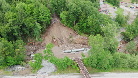Durch-Erosion-Beschädigte-Eisenbahnschienen-Im-Von-Überschwemmungen-Betroffenen-Ludlow,-VT