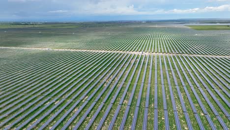 Solar-farm-producing-clean-and-renewable-energy