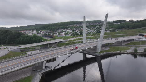 Picturesque-Architecture-Of-Farris-Bridge-Constructed-Over-The-Lake-In-Larvik,-Norway-On-A-Cloudy-Day