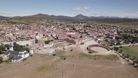 Sinking-aerial-over-quaint-Spanish-village,-panoramic-landscape
