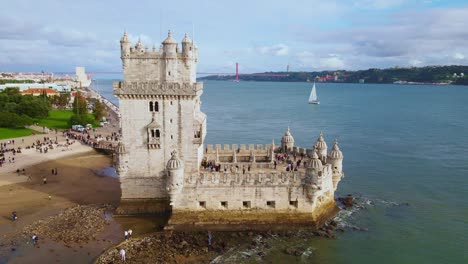 Filmisches-Drohnenvideo-Zum-Turm-Von-Belem.-Lissabon,-Portugal