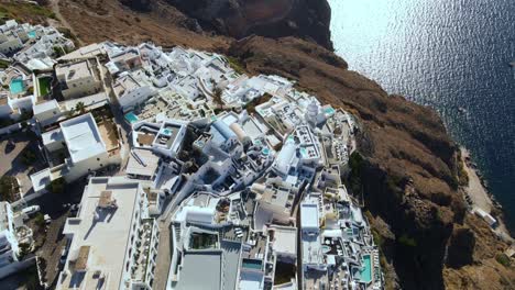 Insel-Santorini-In-Griechenland.-Filmische-Drohnenaufnahmen