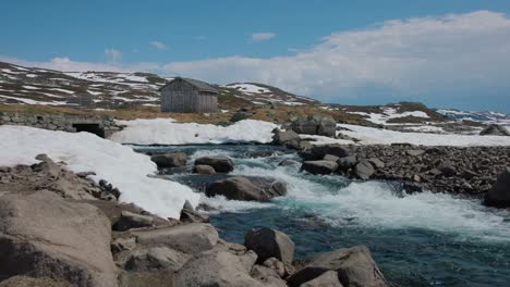 Montañas-árticas-En-El-Norte-De-Noruega-En-Verano