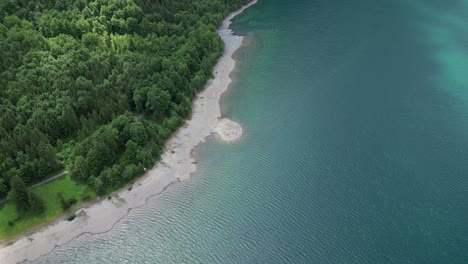 Drone's-aerial-circular-view-of-a-lakescape's-shore