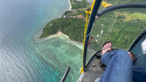 Hubschrauber-Fliegt-über-Asiatisches-Riff,-Philippinen,-Pilotstrand,-Riffschutz