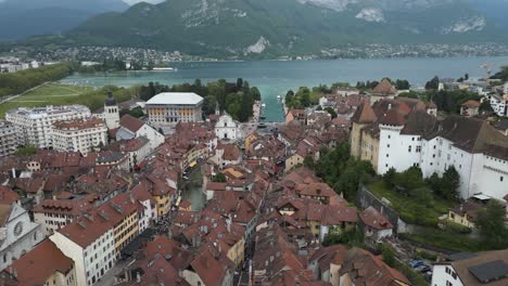 Aerial-Drone-Landscape-of-Touristic-City-of-Old-Town,-Annecy,-France