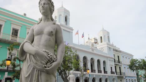 Plaza-de-Armas-square-in-the-middle-of-the-historical-part-of-San-Juan,-Puerto-Rico-during-the-afternoon---Dolly-In