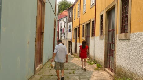 Tourist-walking-in-old-and-narrow-street-in-Porto,-Portugal