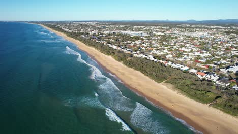 Blick-Von-Oben-Auf-Das-Buddina-Vorlandreservat-Am-Kawana-Beach,-Queensland,-Australien,-Luftaufnahme