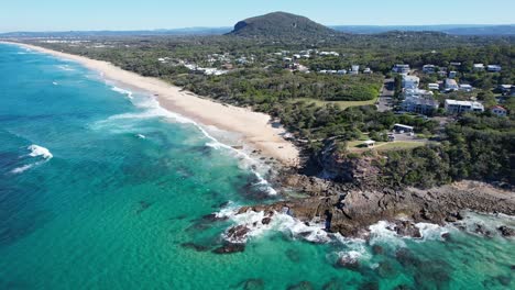 Aerial-View-of-Point-Arkwright-Lookout-nearby-Yaroomba-Beach,-Queensland,-Australia