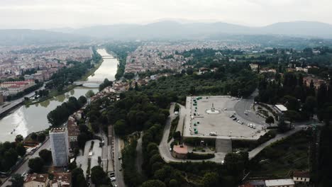 Aerial-view-of-the-Piazzale-Michelangelo-in-Florence,-Italy