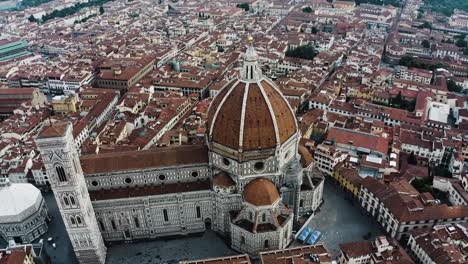 Aerial-view-over-the-Cathedral-Santa-Maria-del-Fiore-in-Italy