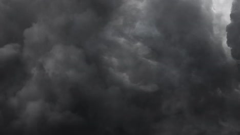 Cielo-Oscuro-Dramático-Con-Nubes-Tormentosas-4k