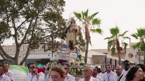 Virgen-Del-Carmen-En-Un-Barco-En-La-Procesión-De-Villajoyosa,-Alicante,-España,-Verano-2023
