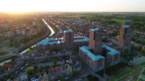 Goldene-Stunde-Mit-Modernen-Gebäuden-In-Amersfoort-Vathorst,-Niederlande