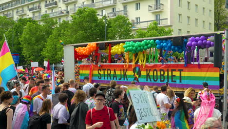 Gleichstellungsmärsche-Oder-Pride-Paraden-In-Polen-Zur-Verbesserung-Der-LGBTQ-Rechte