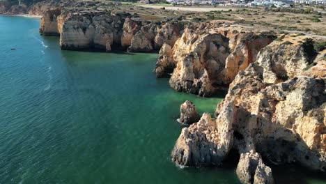 Drohnenaufnahme-Der-Küste-Der-Algarve-In-Portugal