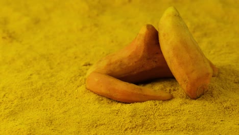 The-essence-of-Bangladesh:-turmeric's-journey-from-root-to-powder