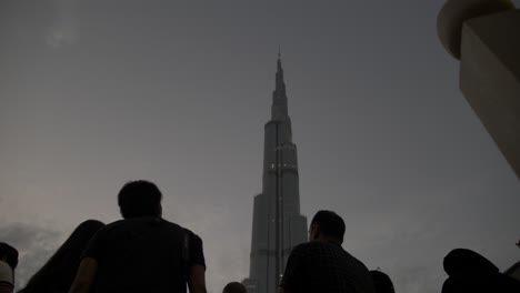 People-looking-up-at-the-Burj-Khalifa-in-downtown-Dubai