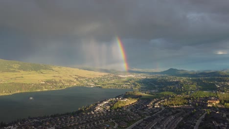 Spion-Top-Mountain-Rainbow-Con-Vistas-Al-Lago-Okanagan,-Lago-De-Madera,-Lago-Kalamalka-|-Lakecountry,-Columbia-Británica-Interior,-Canadá-|-Paisaje-De-Okanagan-|-Vista-Escénica-|-Oyama-|-Vista-Panorámica-|-360